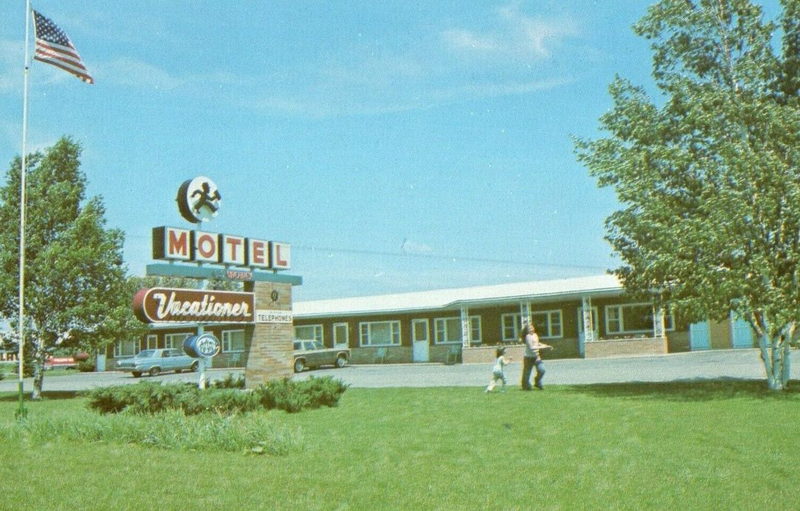 Motel Vacationer - Vintage Postcard (newer photo)